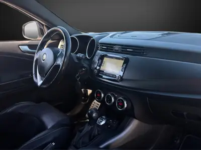 Alfa Romeo Giulietta 1750 TBi Quadrifoglio Verde — Sportive italienne, 241 ch, état impeccable — Miniature 10