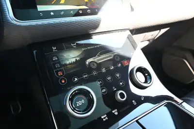 Range Rover Velar R-Dynamic D 300 — Diesel premium, 95 000 km, toit panoramique — Miniature 17