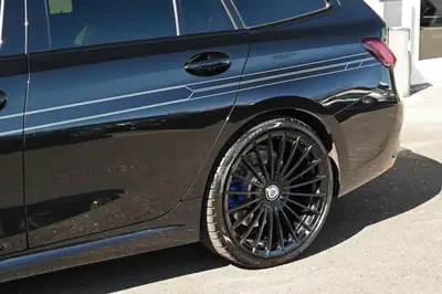 BMW-Alpina D3 S BiTurbo Touring xDrive — Performance diesel avec 355 ch et roues Alpina signature — tableau de bord