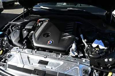 BMW-Alpina D3 S BiTurbo Touring xDrive — Performance diesel avec 355 ch et roues Alpina signature — Miniature 31