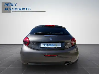 Peugeot 208 1.2 PureTech GT Line — Citadine dynamique, expertisée et économe — tableau de bord