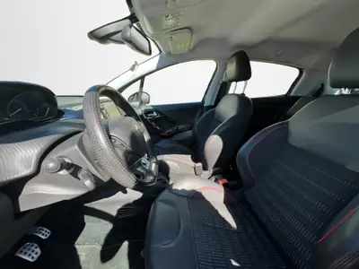 Peugeot 208 1.2 PureTech GT Line — Citadine dynamique, expertisée et économe — Miniature 9