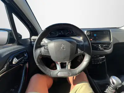 Peugeot 208 1.2 PureTech GT Line — Citadine dynamique, expertisée et économe — Miniature 10
