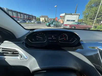Peugeot 208 1.2 PureTech GT Line — Citadine dynamique, expertisée et économe — Miniature 11