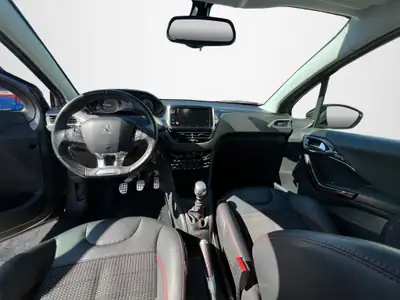 Peugeot 208 1.2 PureTech GT Line — Citadine dynamique, expertisée et économe — Miniature 13