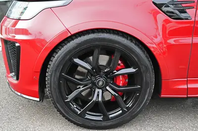 Range Rover Sport SVR 5.0 V8 Bi-Compresseur — 575 ch, Design Firenze Red Signature — Miniature 8