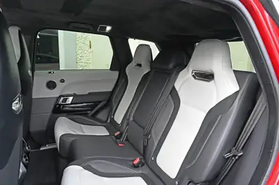 Range Rover Sport SVR 5.0 V8 Bi-Compresseur — 575 ch, Design Firenze Red Signature — Miniature 24