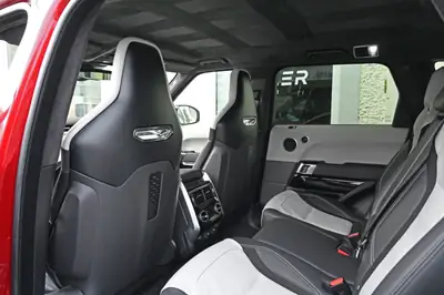 Range Rover Sport SVR 5.0 V8 Bi-Compresseur — 575 ch, Design Firenze Red Signature — Miniature 25