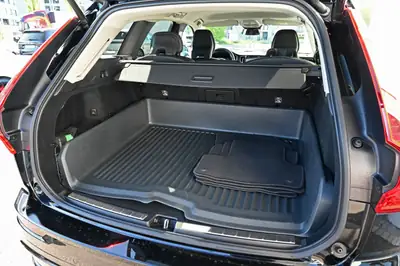 Volvo XC60 B4 Diesel Mild Hybrid AWD — SUV Premium Robuste, 46 500 km Seulement — Miniature 11