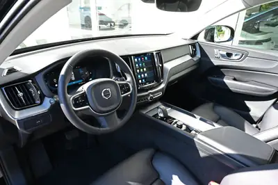 Volvo XC60 B4 Diesel Mild Hybrid AWD — SUV Premium Robuste, 46 500 km Seulement — Miniature 13