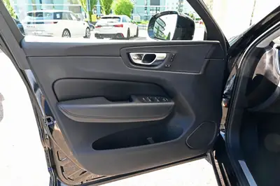 Volvo XC60 B4 Diesel Mild Hybrid AWD — SUV Premium Robuste, 46 500 km Seulement — Miniature 15