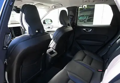 Volvo XC60 B4 Diesel Mild Hybrid AWD — SUV Premium Robuste, 46 500 km Seulement — Miniature 14