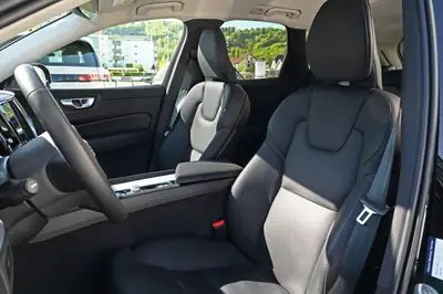 Volvo XC60 B4 Diesel Mild Hybrid AWD — SUV Premium Robuste, 46 500 km Seulement — Miniature 19