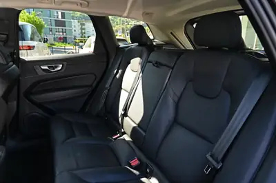 Volvo XC60 B4 Diesel Mild Hybrid AWD — SUV Premium Robuste, 46 500 km Seulement — Miniature 20