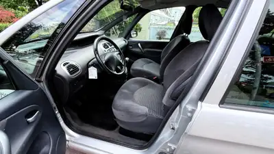 Citroën Xsara Picasso 1.6i 16V Exclusive — Monospace familial robuste, 128'000 km — Miniature 8