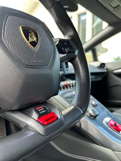 Lamborghini Huracán LP610-4 Coupé — Supercar italienne, 610 ch et seulement 67 500 km — Miniature 12