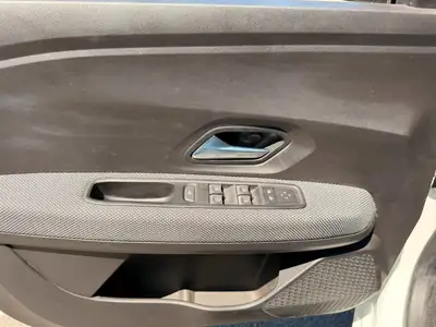 Dacia Sandero TCe 90 Comfort — Petit budget, grande praticité, 26 800 km seulement — Miniature 26