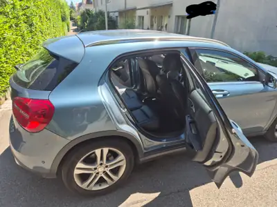 Mercedes-Benz GLA 220 d Urban — SUV compact diesel, 4×4 intégral, 210'000 km — dettaglio