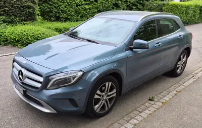 Mercedes-Benz GLA 220 d Urban — SUV compact diesel, 4×4 intégral, 210'000 km — cruscotto