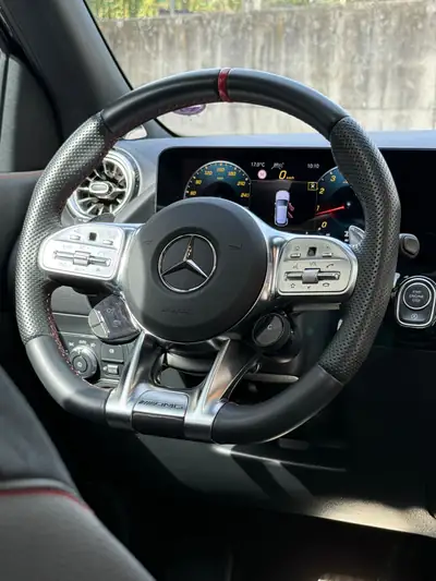 Mercedes-AMG GLA 45 S 4Matic+ — 421 ch, pack premium et toit ouvrant panoramique — Miniature 12