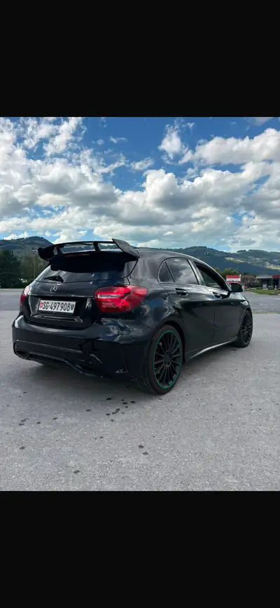 Mercedes-Benz A 250 Sport — Berline compacte performante, Black Edition exclusive — vista posteriore
