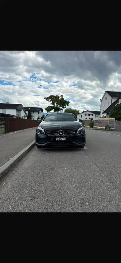 Mercedes-Benz A 250 Sport — Berline compacte performante, Black Edition exclusive — vista esterna