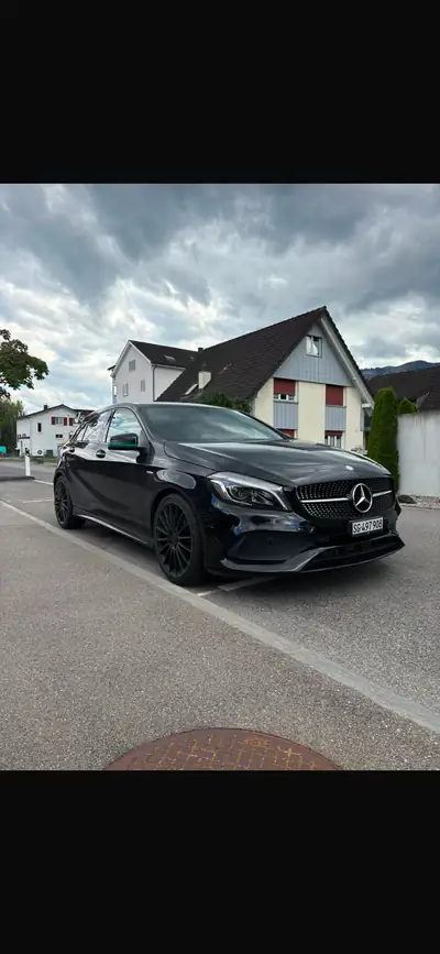 Mercedes-Benz A 250 Sport — Berline compacte performante, Black Edition exclusive — fianco