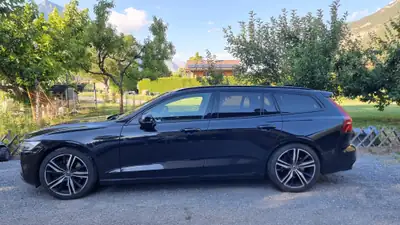 Volvo V60 2.0 T5 R-Design — Break premium 250 ch, toit panoramique et caméra 360° — Seitenansicht