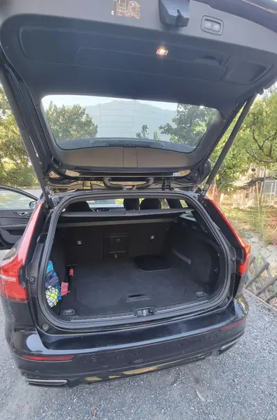 Volvo V60 2.0 T5 R-Design — Break premium 250 ch, toit panoramique et caméra 360° — Miniatur 10