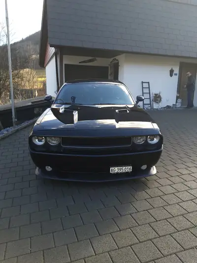 Dodge Challenger 6.1 HEMI SRT8 — Muscle car légendaire, 482 ch purs — fianco
