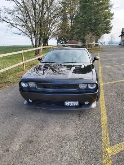 Dodge Challenger 6.1 HEMI SRT8 — Muscle car légendaire, 482 ch purs — vista esterna