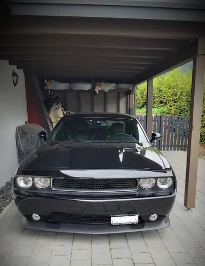 Dodge Challenger 6.1 HEMI SRT8 — Muscle car légendaire, 482 ch purs — interni