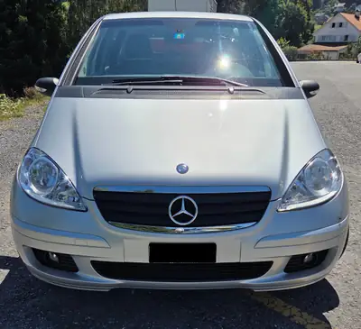 Mercedes-Benz Classe A 170 Elegance — Berline compacte fiable, 196'000 km — Heckansicht
