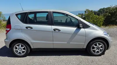 Mercedes-Benz Classe A 170 Elegance — Berline compacte fiable, 196'000 km — Seitenansicht