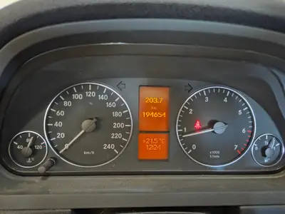 Mercedes-Benz Classe A 170 Elegance — Berline compacte fiable, 196'000 km — Armaturenbrett