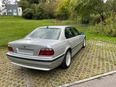 BMW 740i — Berline de prestige, moteur V8 puissant, 200'000 km — dettaglio