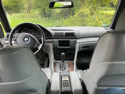 BMW 740i — Berline de prestige, moteur V8 puissant, 200'000 km — Miniatura 8