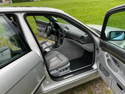 BMW 740i — Berline de prestige, moteur V8 puissant, 200'000 km — Miniatura 10