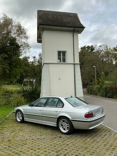 BMW 740i — Berline de prestige, moteur V8 puissant, 200'000 km — Miniatura 15