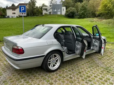 BMW 740i — Berline de prestige, moteur V8 puissant, 200'000 km — Miniatura 13