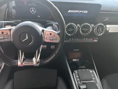 Mercedes-Benz GLB 35 AMG 4matic — SUV compact haute performance, 39 000 km seulement — tableau de bord
