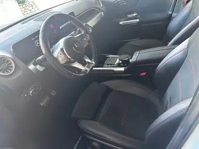 Mercedes-Benz GLB 35 AMG 4matic — SUV compact haute performance, 39 000 km seulement — intérieur