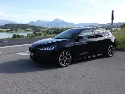 Ford Focus 1.0i EcoBoost Hybrid 155 ST-Line — Compacte hybride légère et économe — Außenansicht