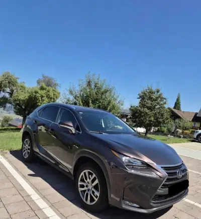 Lexus NX 2015 — SUV compact premium, 193'000 km, moteur essence fiable — côté