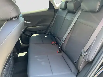 Hyundai Kona HEV Amplia — Hybride compact performant et économe — Miniature 10