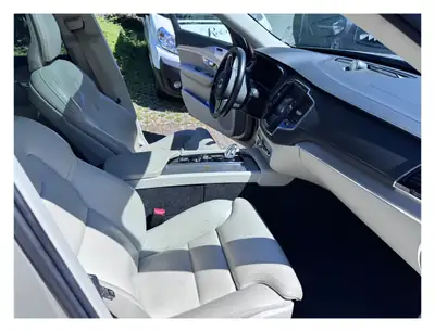 Volvo XC90 T8 Inscription — SUV 7 places hybride rechargeable, 171 000 km — Innenraum