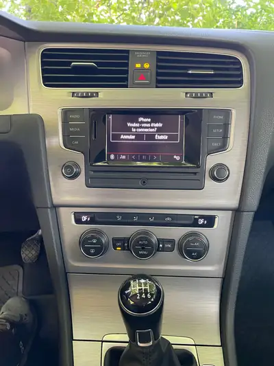 VW Golf VII 1.4 TSI 125 Comfortline — Berline fiable, entretien suivi, crochet d'attelage — dashboard