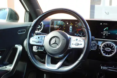 Mercedes-Benz Classe A 250 AMG Line — Sportivité et technologie pour citadin dynamique — Miniature 12