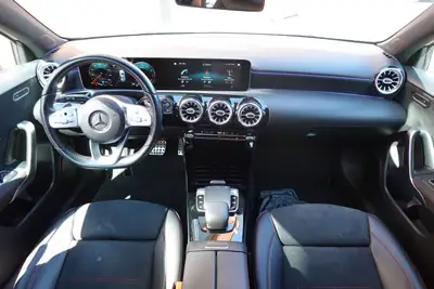 Mercedes-Benz Classe A 250 AMG Line — Sportivité et technologie pour citadin dynamique — Miniature 11