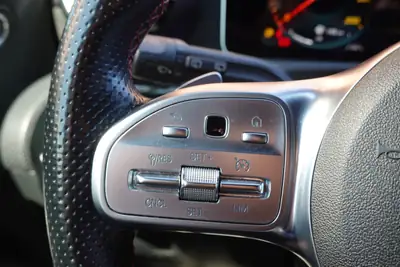 Mercedes-Benz Classe A 250 AMG Line — Sportivité et technologie pour citadin dynamique — Miniature 13